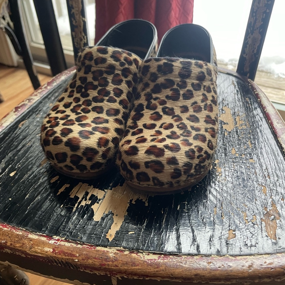 Sanita leopard wooden clogs!